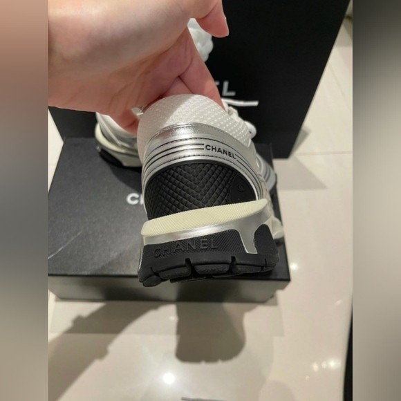 Chanel CC Logo Sneakers - Picture 5 of 9